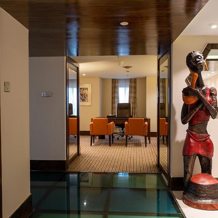Lagos Continental Hotel Exteriér fotografie The interior of a suite at the Taj Bengal