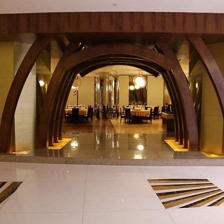 Lagos Continental Hotel Exteriér fotografie The interior of the hotel