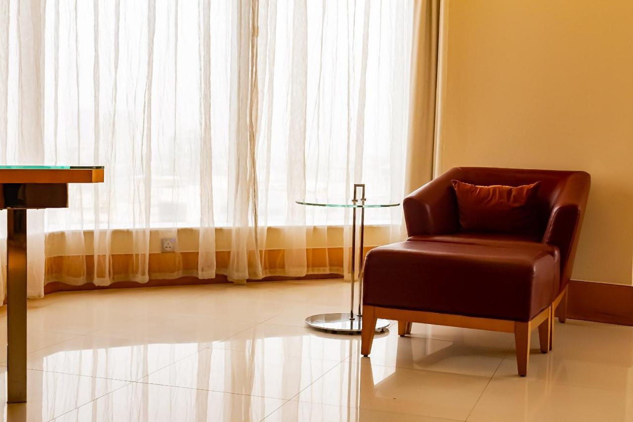 Lagos Continental Hotel Exteriér fotografie A room at the hotel