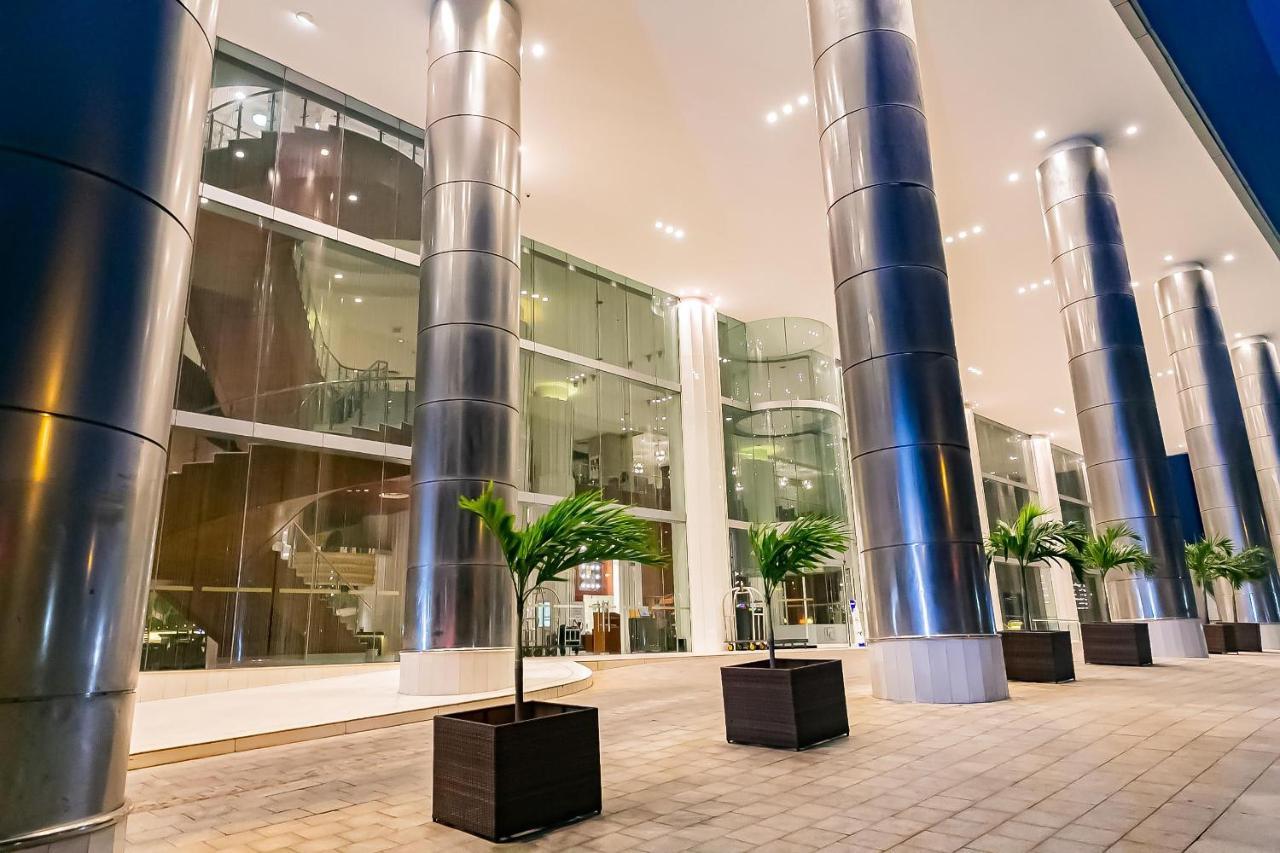 Lagos Continental Hotel Exteriér fotografie The interior of the hotel