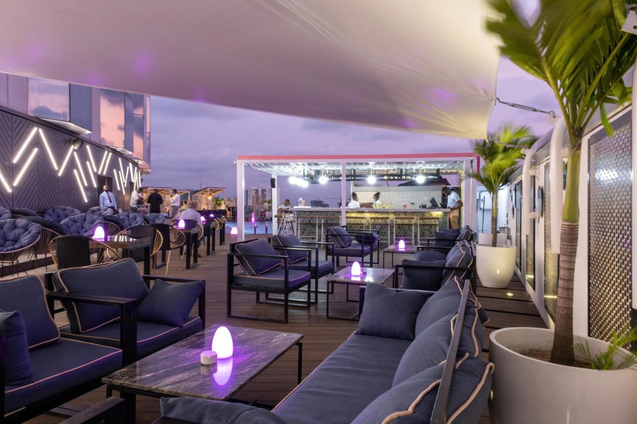 Lagos Continental Hotel Exteriér fotografie Sky Bar