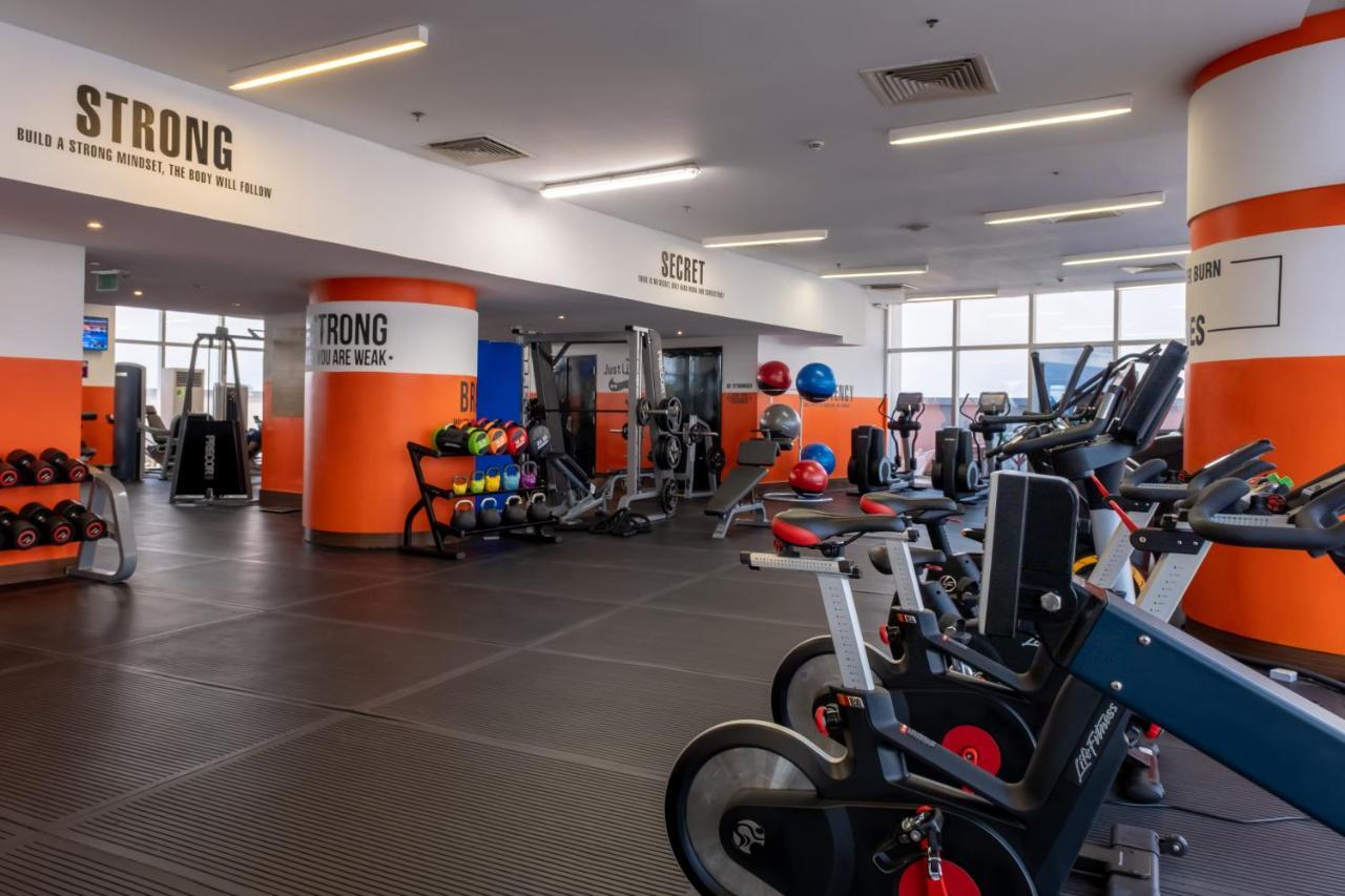 Lagos Continental Hotel Exteriér fotografie The gym at the University of Roehampton