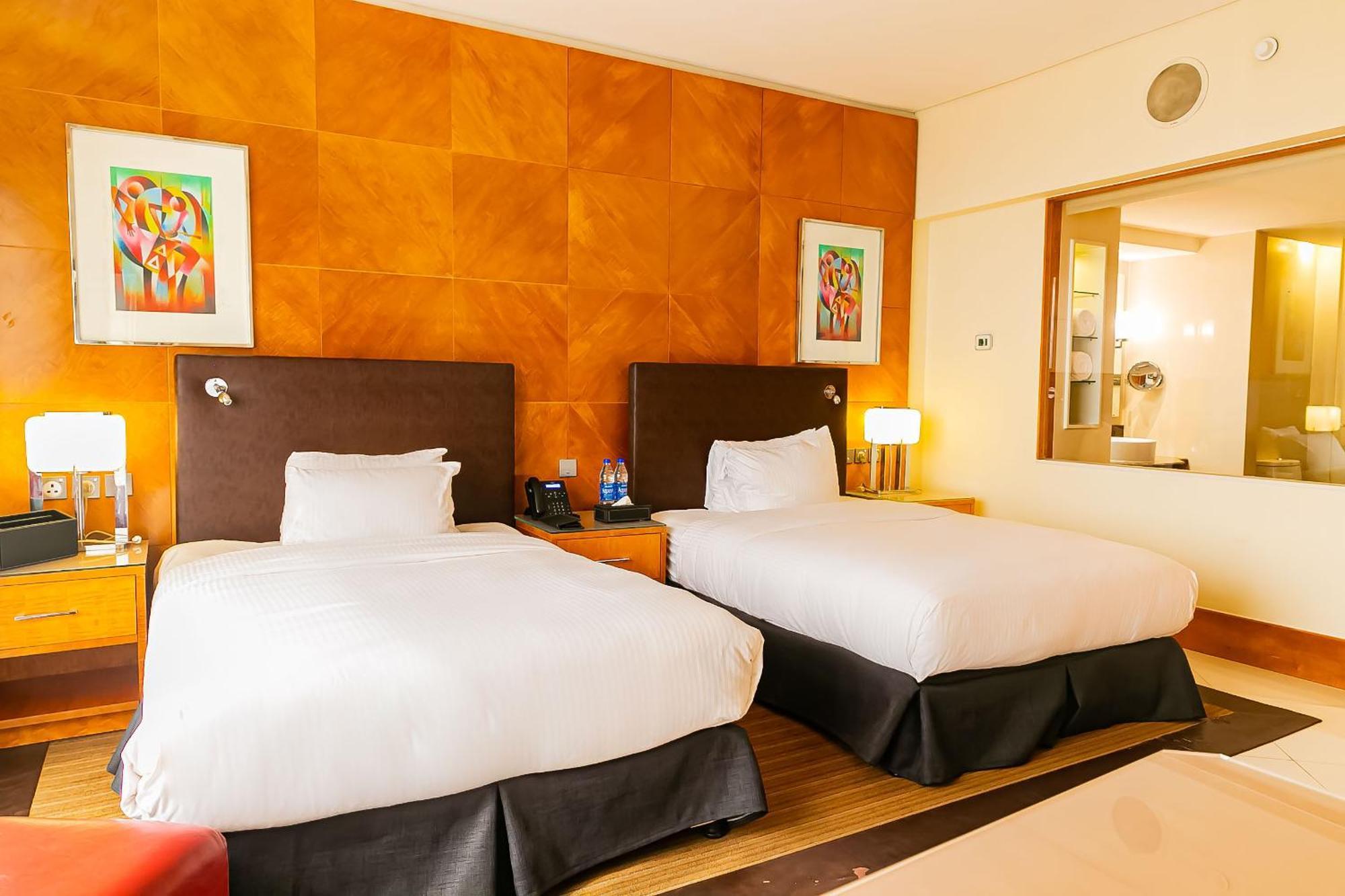 Lagos Continental Hotel Exteriér fotografie A room at the hotel