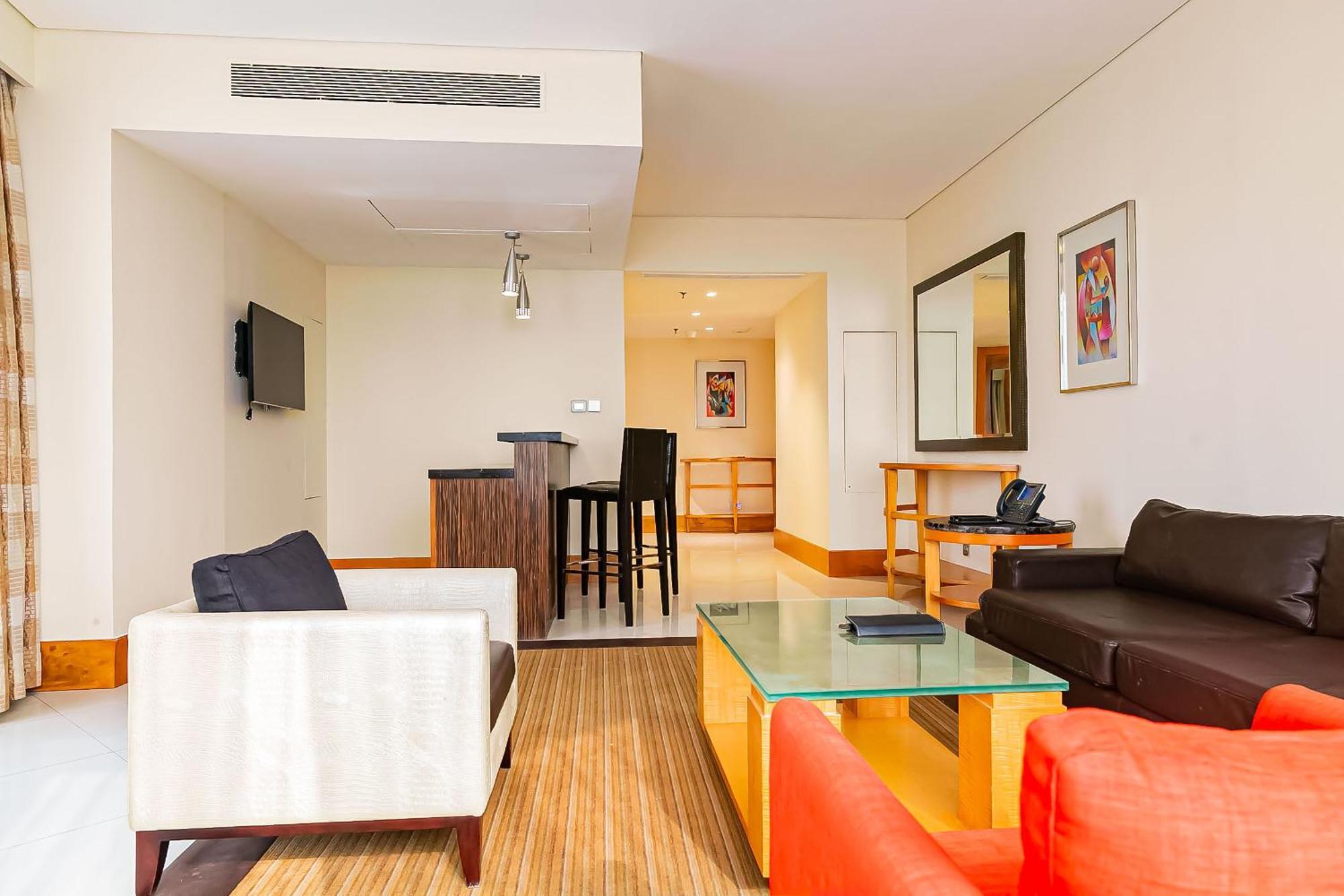Lagos Continental Hotel Exteriér fotografie A typical apartment at the hotel