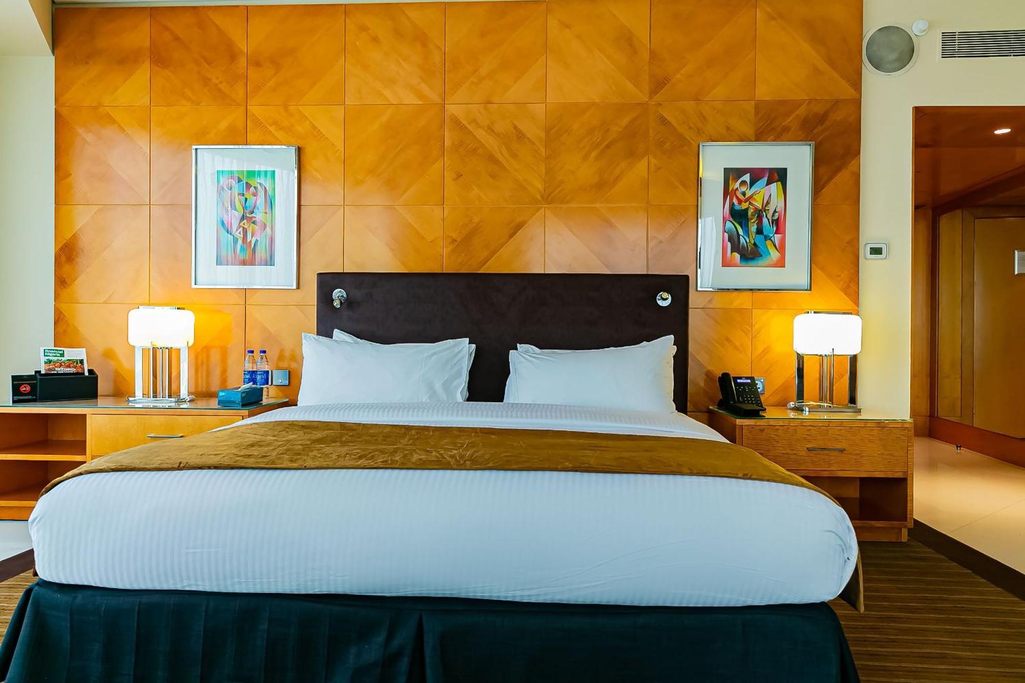 Lagos Continental Hotel Exteriér fotografie A bedroom at the hotel