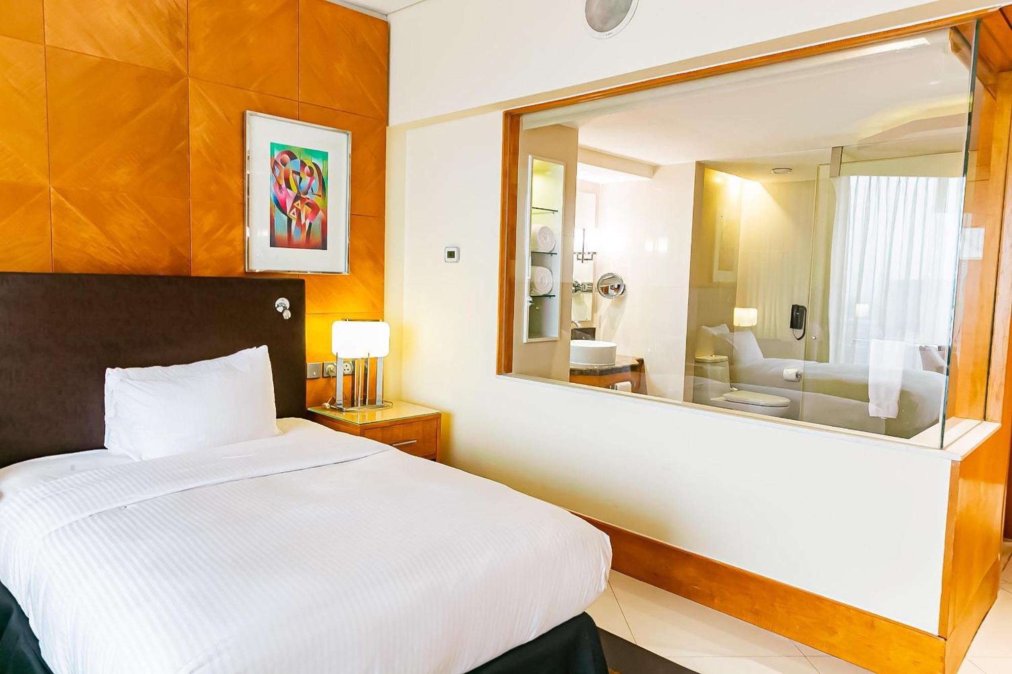 Lagos Continental Hotel Exteriér fotografie A room at the hotel