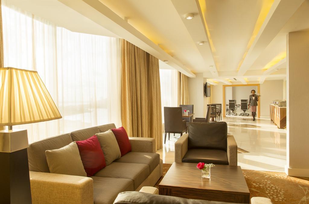 Lagos Continental Hotel Exteriér fotografie A suite at the hotel