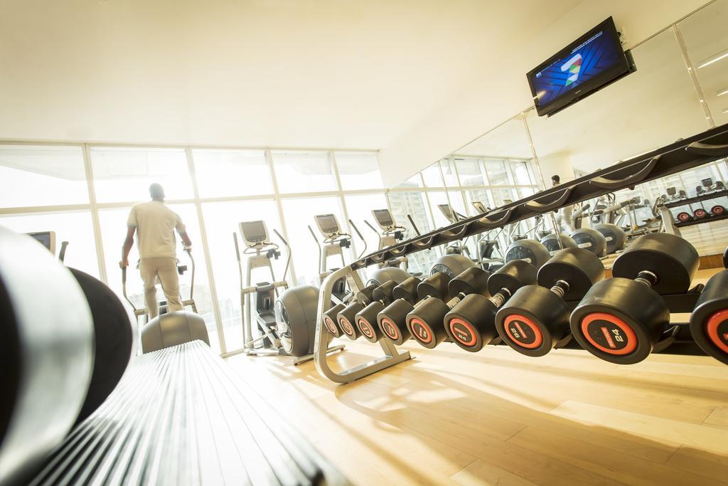 Lagos Continental Hotel Exteriér fotografie The gym at the London Hilton on Park Street