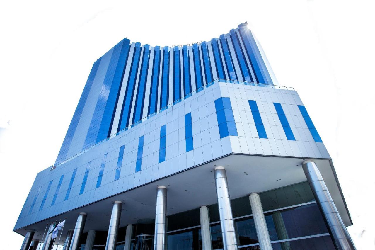 Lagos Continental Hotel Exteriér fotografie The new building of the National University of Management